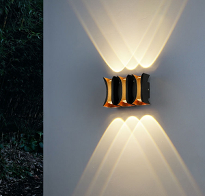 Nieuwe waterdichte LED Black Long Strip Wandlamp voor RGB Outdoor Balkon Aluminium Veranda Tuin Blaker Villa Wandlamp Armatuur