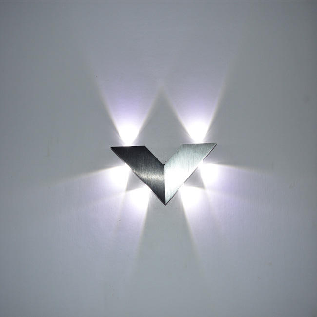 Nieuwe moderne driehoekige aluminium lamp binnen wandlamp 6 LED V-vorm blaker
