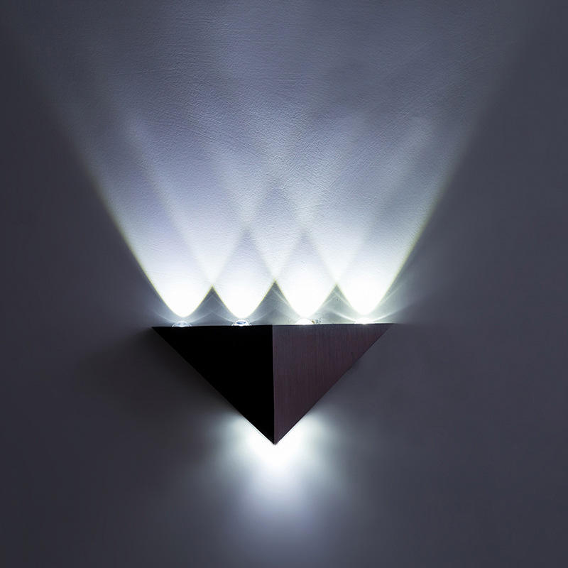 Fabriekslevering LED grote driehoek wandlamp 5W aluminium ganglicht KTV slaapkamer woonkamer achtergrond wanddecoratie lamp