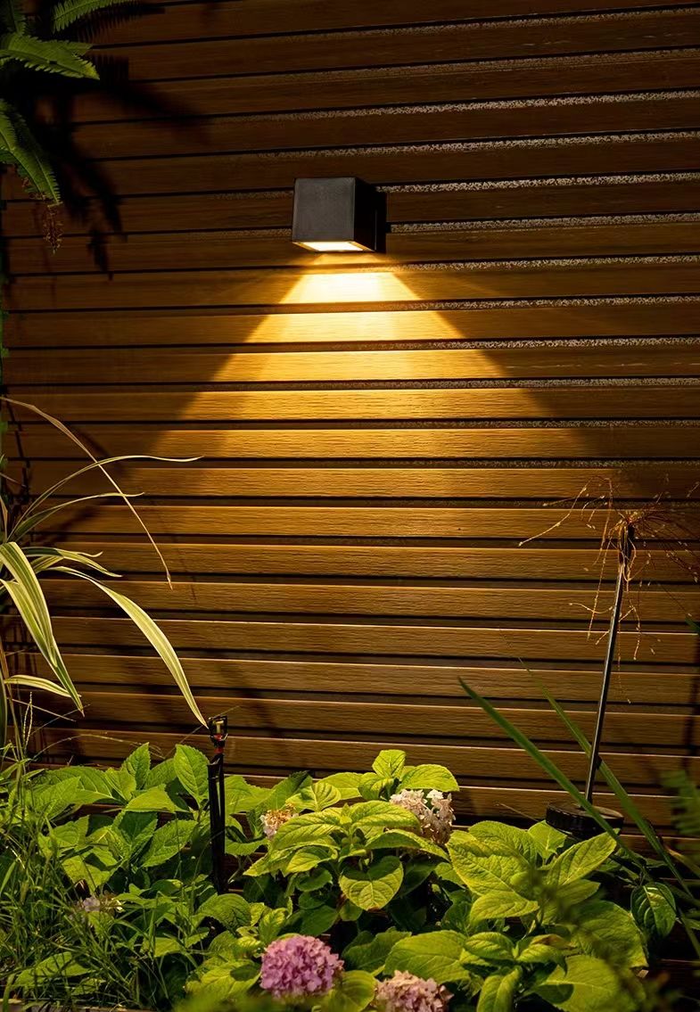 Solar Wall Outdoor Garden Home Wandlamp Waterdicht Op en neer Verlichting Lamp Villa Decoratieve Tuin Wandlamp