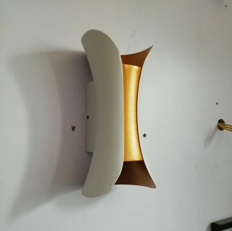 Outdoor Waterdichte IP65 LED Lange Strip Wandlamp Moderne Wandlamp Blaker Geschikt voor Woonkamer Binnenplaats Veranda Patio