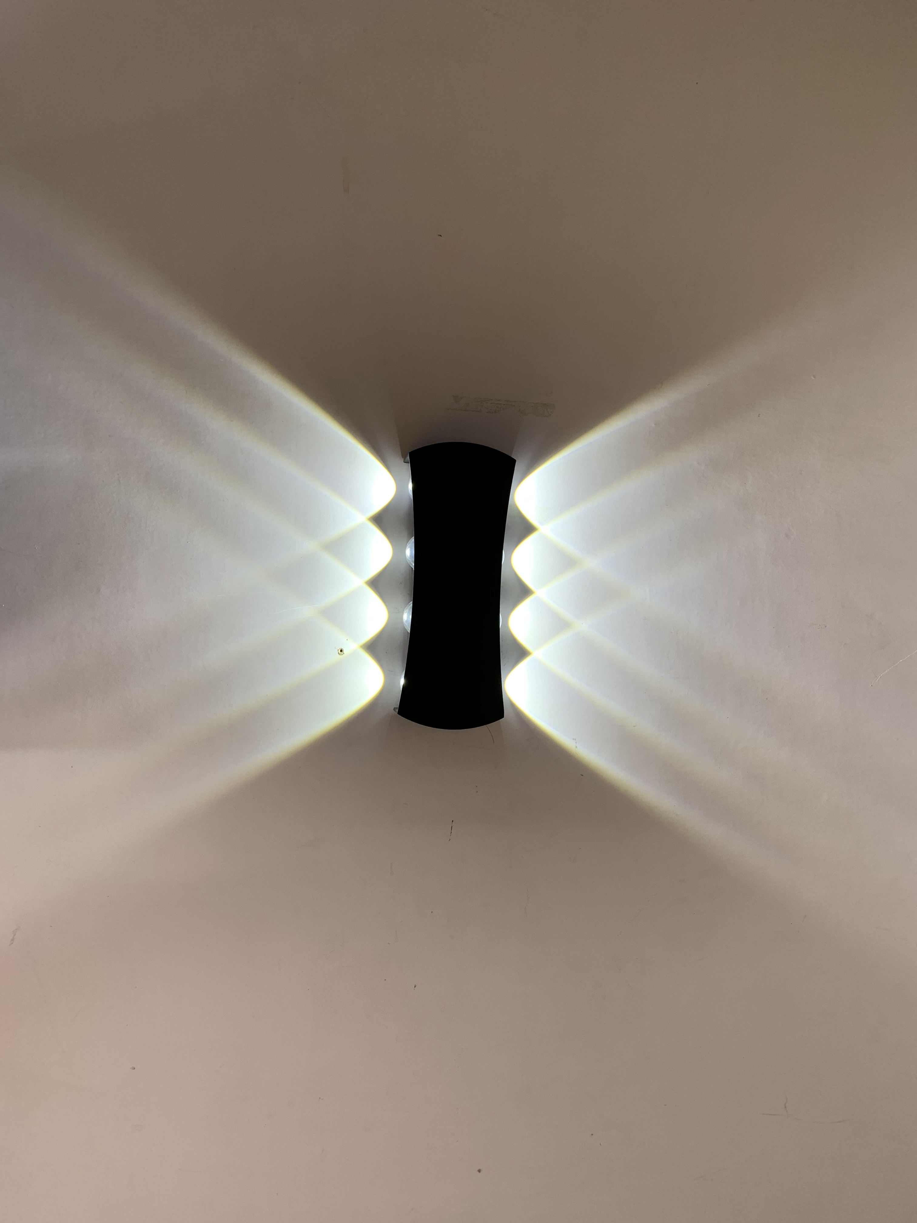 Moderne eenvoudige creatieve waterdichte buitenwandlamp