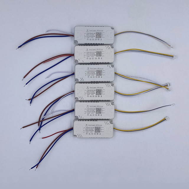 2-weg 48-160W 2.4g LED-stuurprogramma Lampstuurprogramma Driekleurentemperatuuraandrijving LED-verlichtingstransformatoren Hoge kwaliteit Veilig 2.4G-stuurprogramma Voeding Led-adapterstuurprogramma