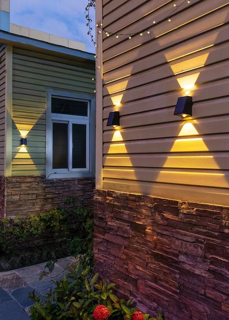 Solar Wall Washer Outdoor Garden Home Wandlamp Waterdicht Op en neer Verlichting Lamp Villa Decoratieve Tuin Wandlamp