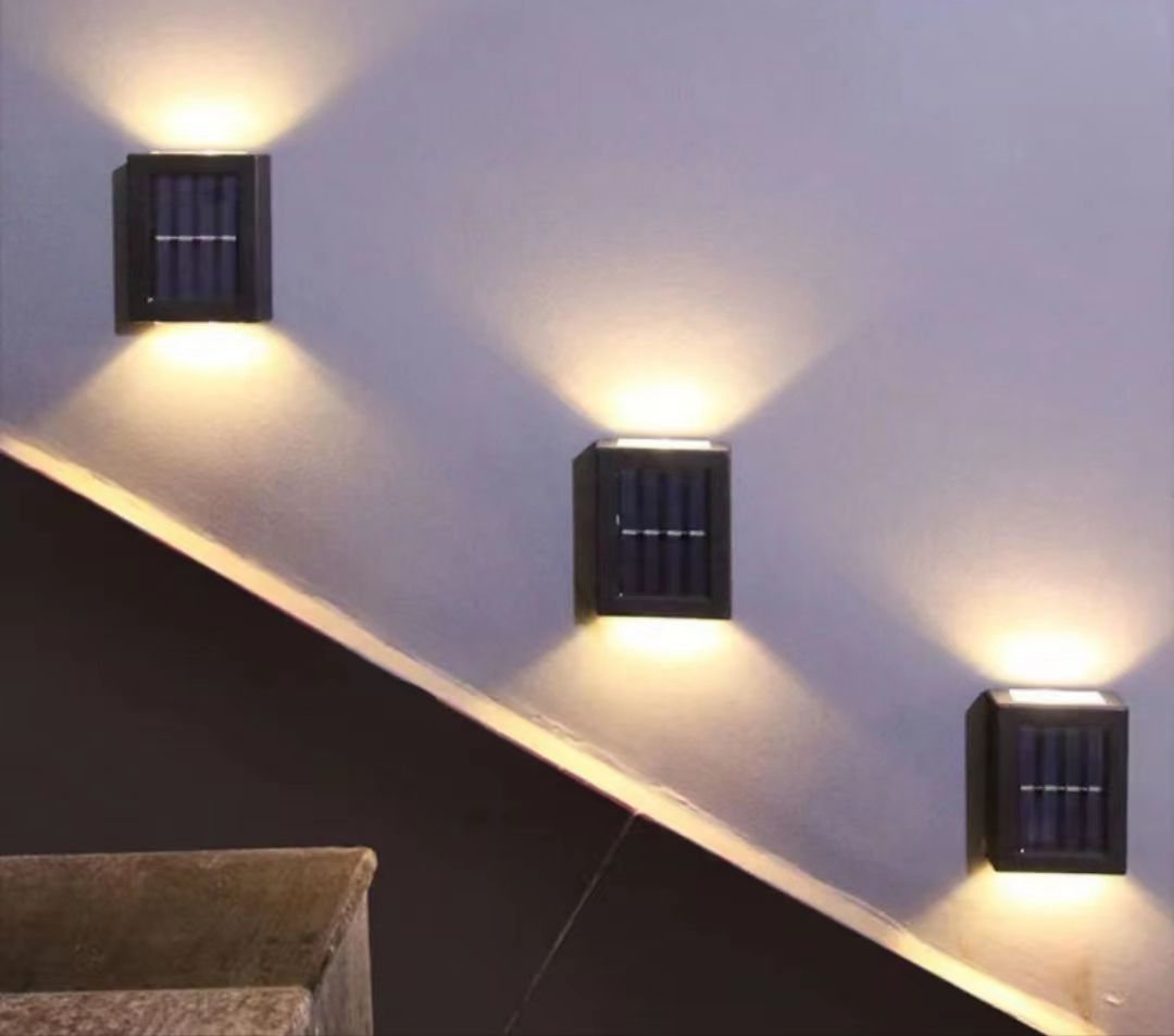 Solar Wall Outdoor Garden Home Wandlamp Waterdicht Op en neer Verlichting Lamp Villa Decoratieve Tuin Wandlamp