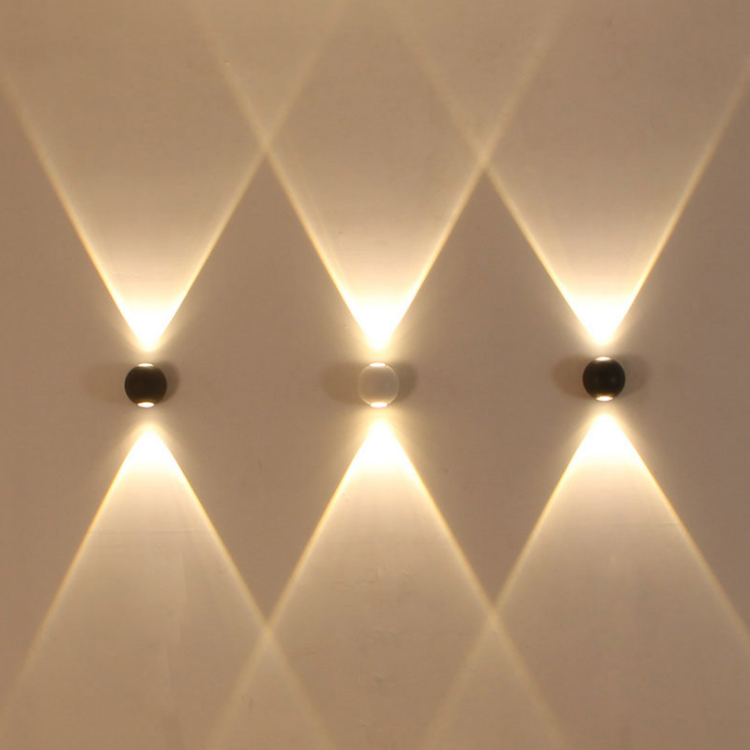 Hoogwaardige waterdichte led-wandlamp voor buiten, omhoog en omlaag gemonteerd met prestaties