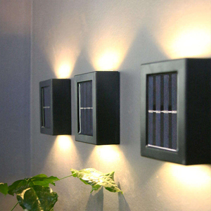 Hot Selling Outdoor Smart Garden Decoratief Hangend Licht Waterdicht Op en neer Lichtgevende Led Solar Wandlamp