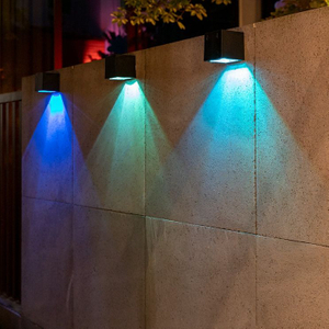 Wandlampen op zonne-energie Wandlampen op zonne-energie Wandlampen op zonne-energie Outdoor Cube Solar Lamp Vierkant Solar Lamp Waterdicht IP65 Warm Licht Lamp
