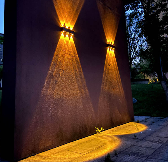 LED-lamp op zonne-energie wandlamp buiten veranda tuin waterdichte wandlamp omhoog en omlaag lichtgevend