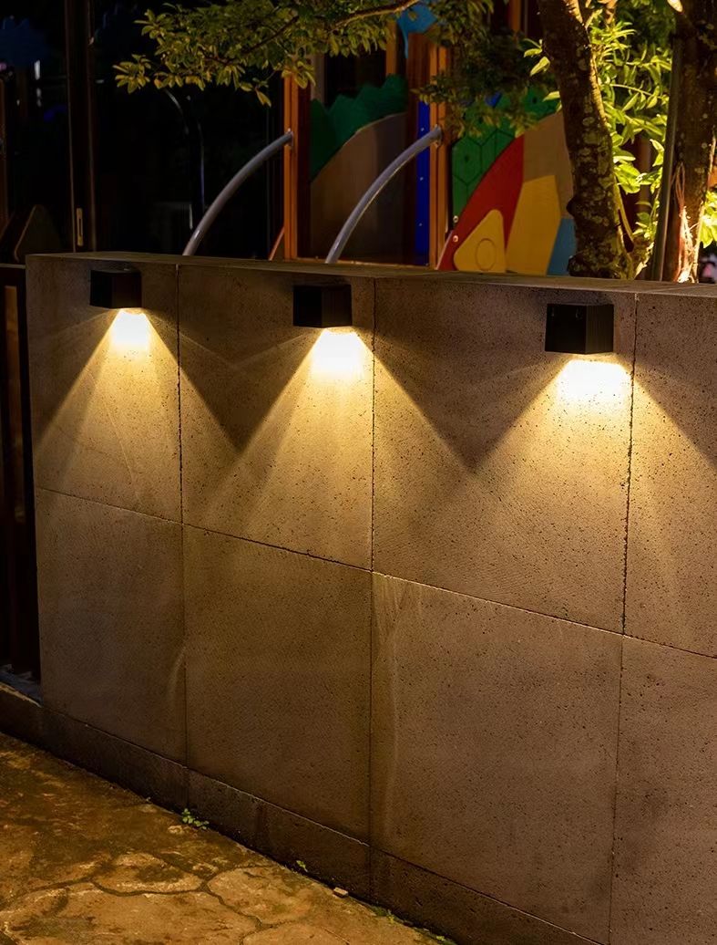 Solar Wall Outdoor Garden Home Wandlamp Waterdicht Op en neer Verlichting Lamp Villa Decoratieve Tuin Wandlamp