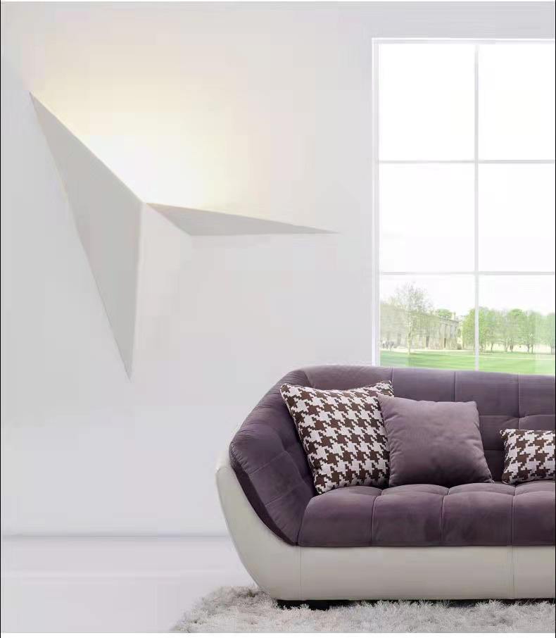 Creatieve smeedijzeren speciaal gevormde driehoekige wandlamp Nordic Minimalistische slaapkamer Nachtkastje Studie Hotelkamer Spiegelkoplamp