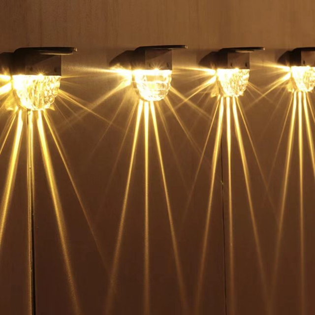 Warm Wit LED Solar Lamp Pad Trap Outdoor Tuinverlichting Zonne-energie Balkon Licht Decoratie voor Patio Trap Hek goederen