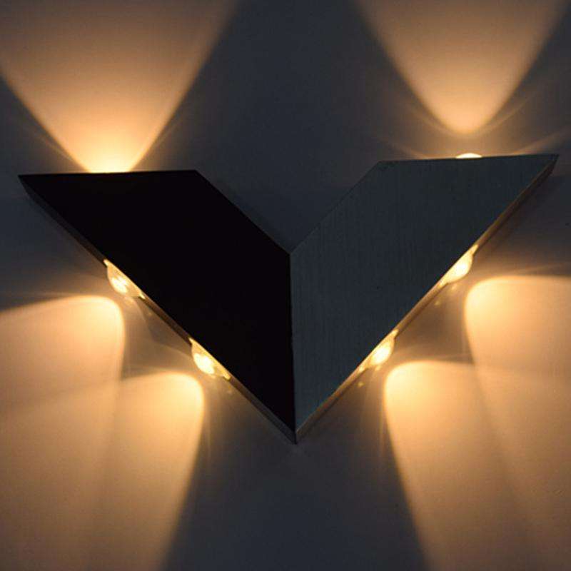 Nieuwe moderne driehoekige aluminium lamp binnen wandlamp 6 LED V-vorm blaker