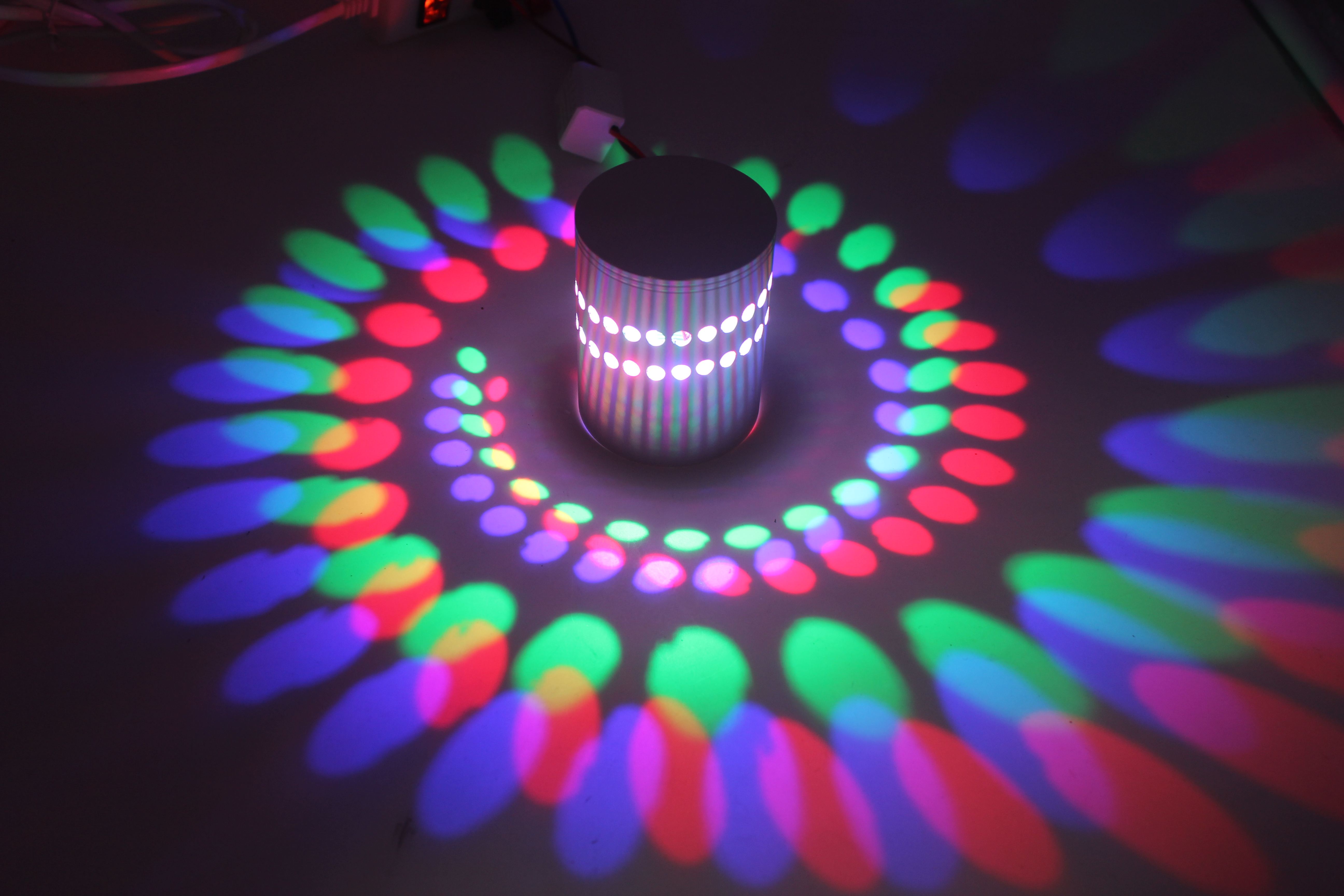 Gemengd licht Hoogwaardige wandlamp met spiraalgat en binnenverlichting met kleurrijke fabrieksprijs voor woonkamerdecoratie