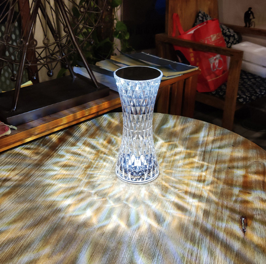 RGB Acryl Kristallen tafellamp biedt een creatieve sfeer decoratieve kleine nachtlamp Oplaadbare tafellamp