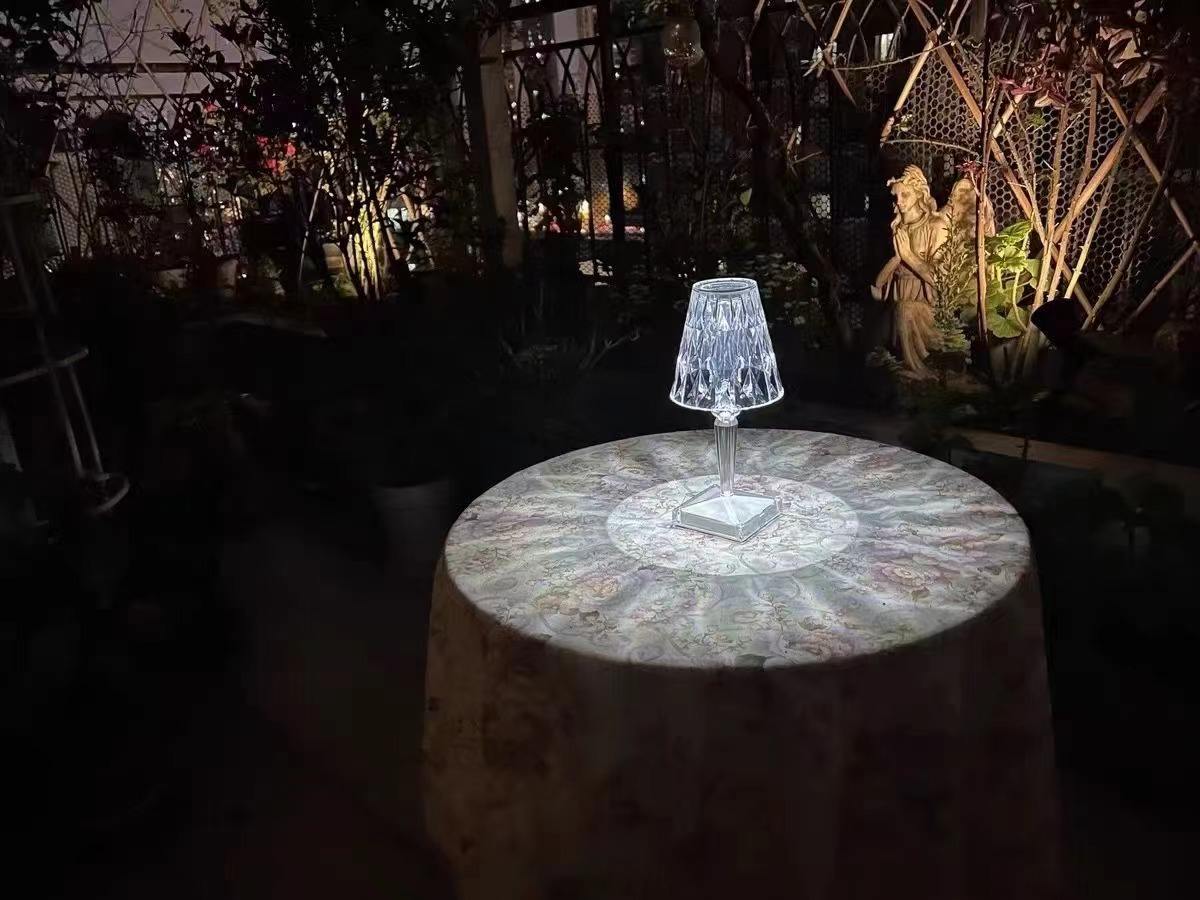 Kristallen tafellamp Kleine nachtlamp Oplaadbare tafellamp biedt creatieve sfeer voor nachtkastjesdecoratie en 
