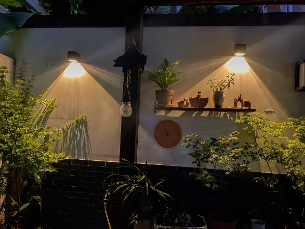 LED Solar Outdoor Light Control Inductie Binnenplaats Decoratie Solar Fence Wandlamp Halfronde energiebesparende straatverlichting