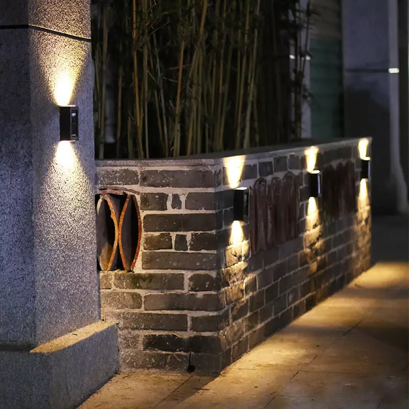 Wandlamp op zonne-energie buiten waterdicht IP65 op en neer trap wandlamp LED-nachtlampje op zonne-energie