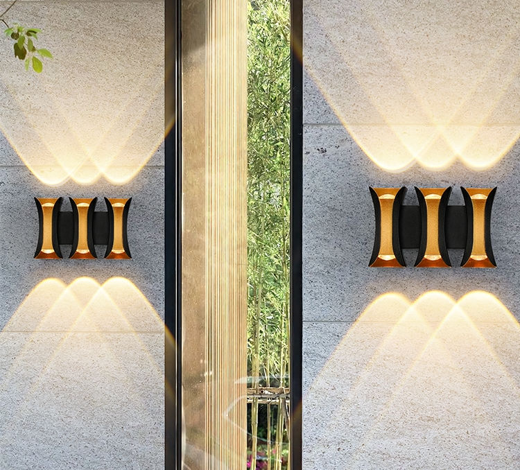Nieuwe waterdichte LED Black Long Strip Wandlamp voor RGB Outdoor Balkon Aluminium Veranda Tuin Blaker Villa Wandlamp Armatuur