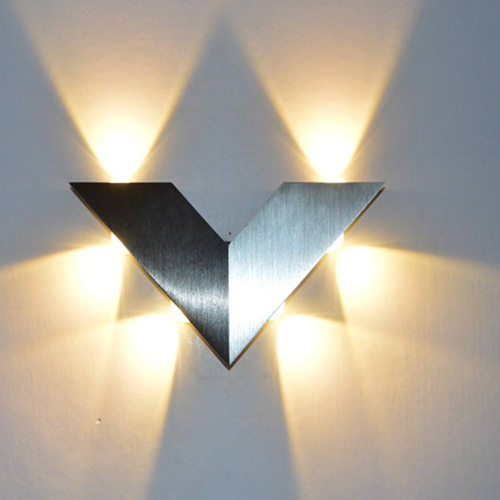 Nieuwe moderne driehoekige aluminium lamp binnen wandlamp 6 LED V-vorm blaker